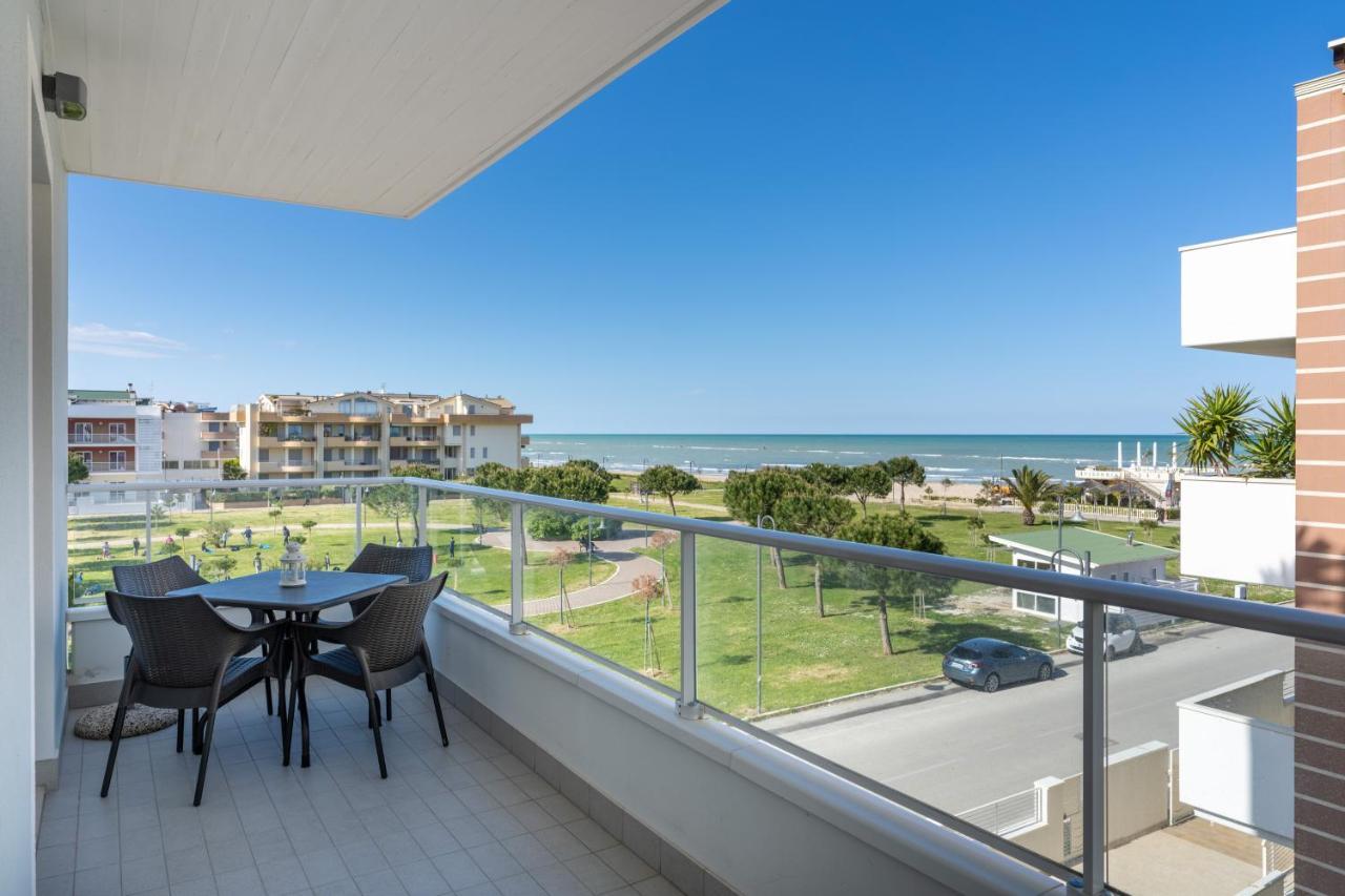 Residenze Roscioli Aparthotel Roseto Degli Abruzzi Exteriör bild