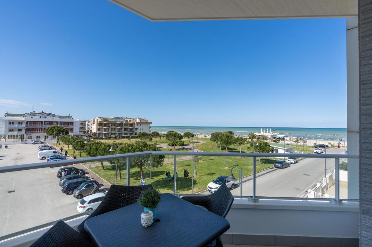Residenze Roscioli Aparthotel Roseto Degli Abruzzi Exteriör bild