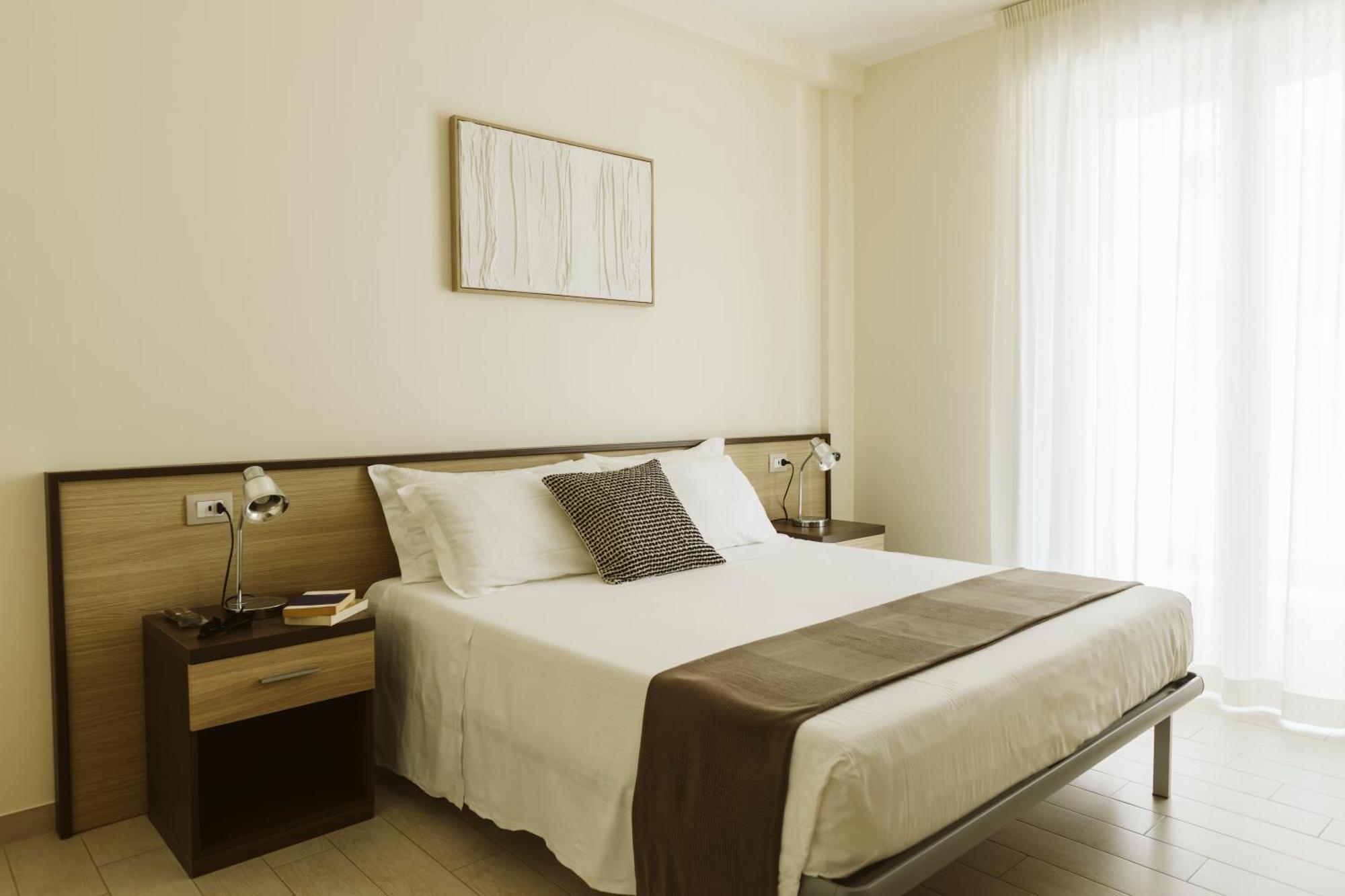 Residenze Roscioli Aparthotel Roseto Degli Abruzzi Exteriör bild