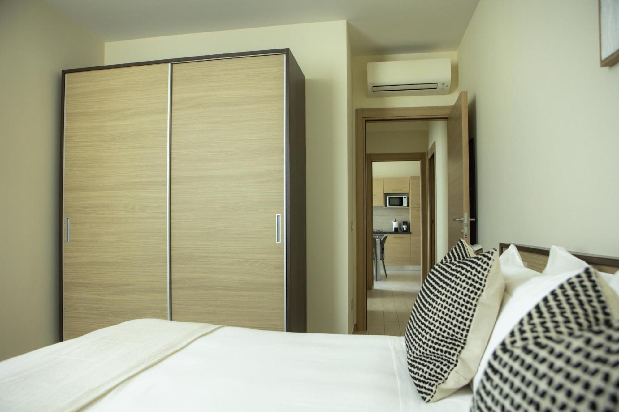Residenze Roscioli Aparthotel Roseto Degli Abruzzi Exteriör bild