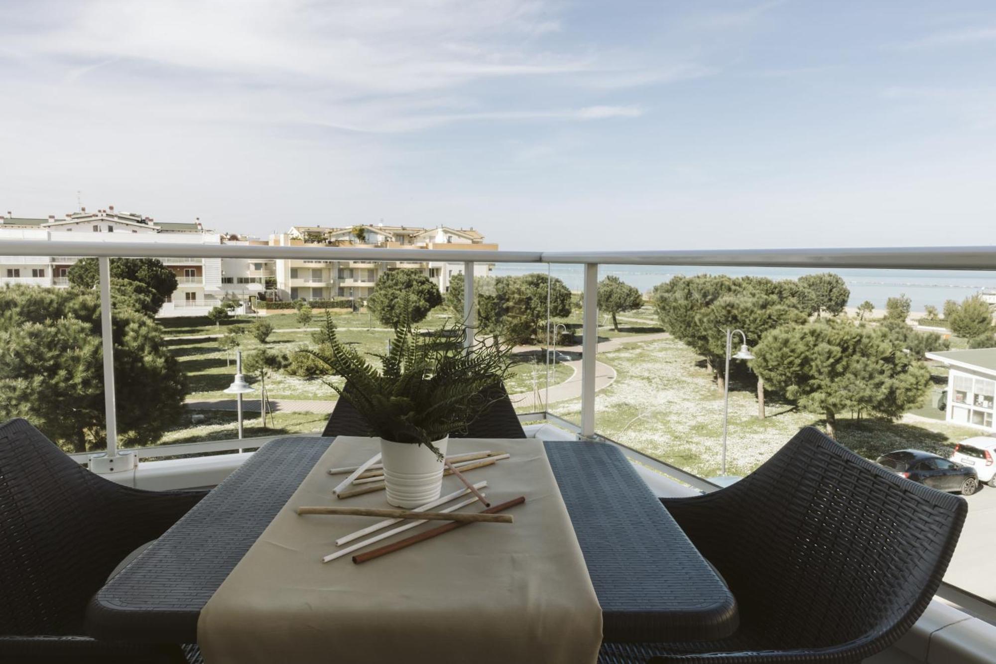 Residenze Roscioli Aparthotel Roseto Degli Abruzzi Exteriör bild