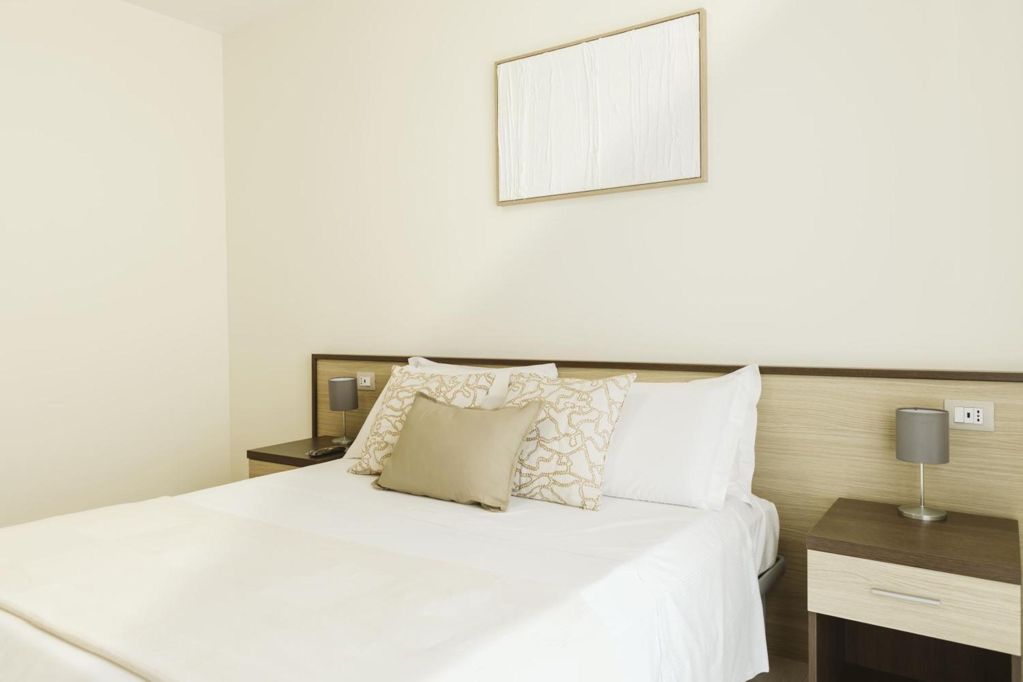 Residenze Roscioli Aparthotel Roseto Degli Abruzzi Exteriör bild
