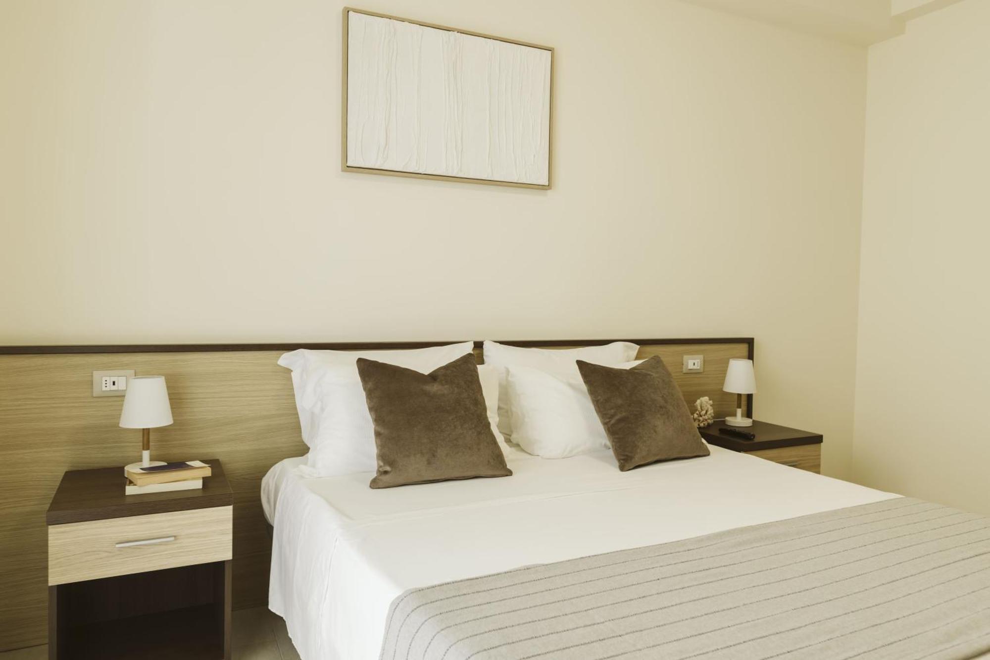 Residenze Roscioli Aparthotel Roseto Degli Abruzzi Exteriör bild