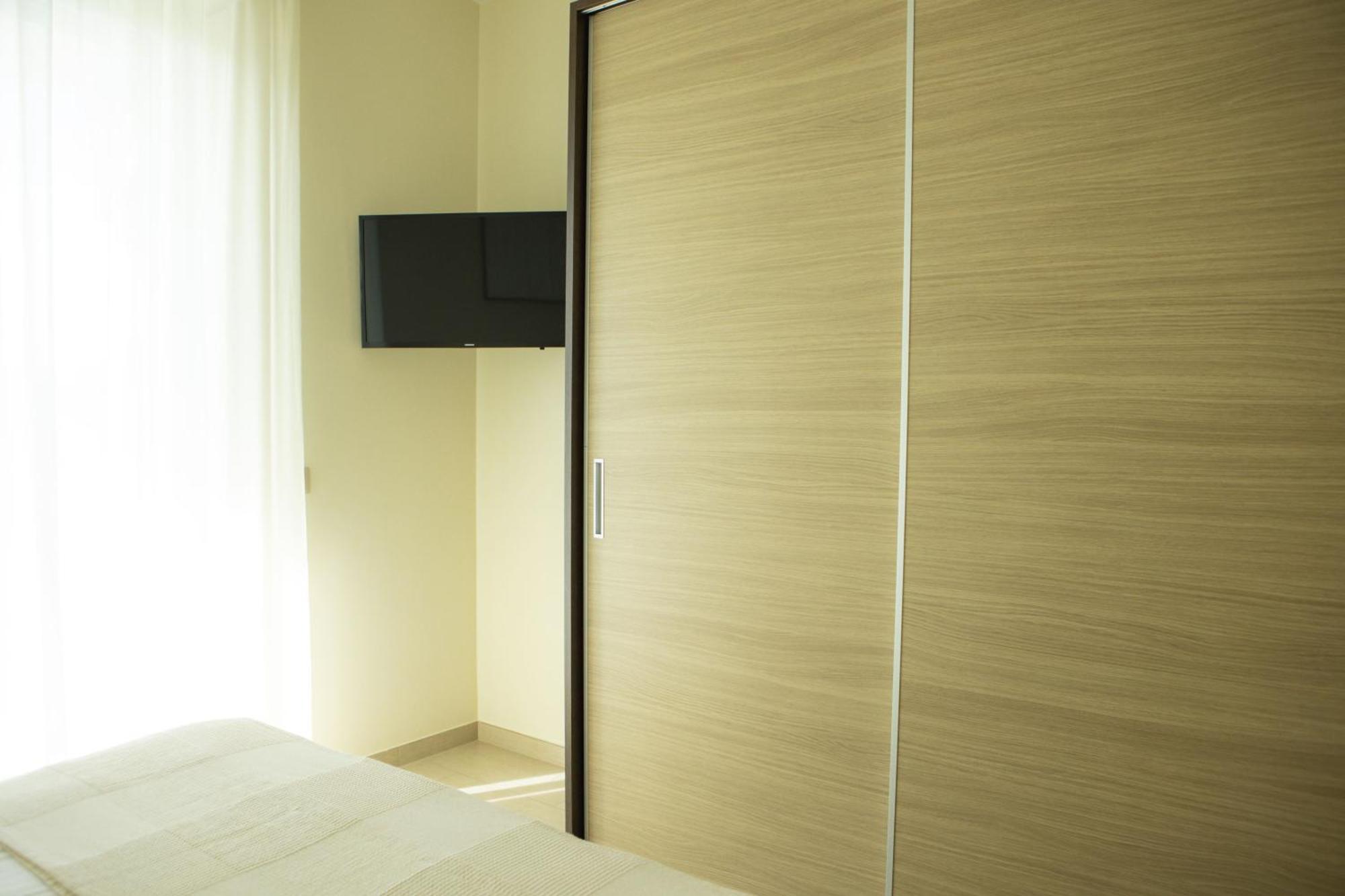 Residenze Roscioli Aparthotel Roseto Degli Abruzzi Exteriör bild