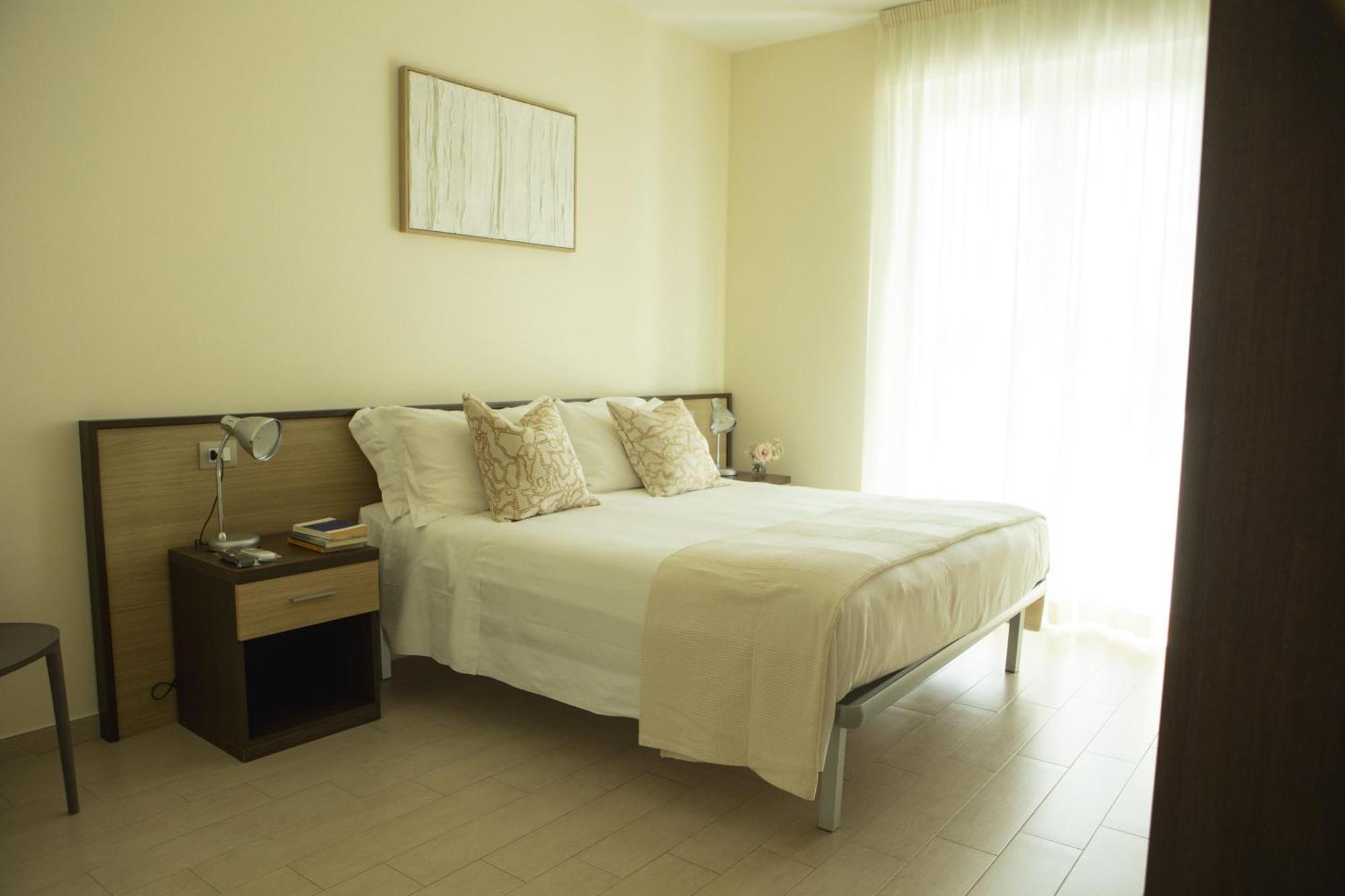 Residenze Roscioli Aparthotel Roseto Degli Abruzzi Exteriör bild
