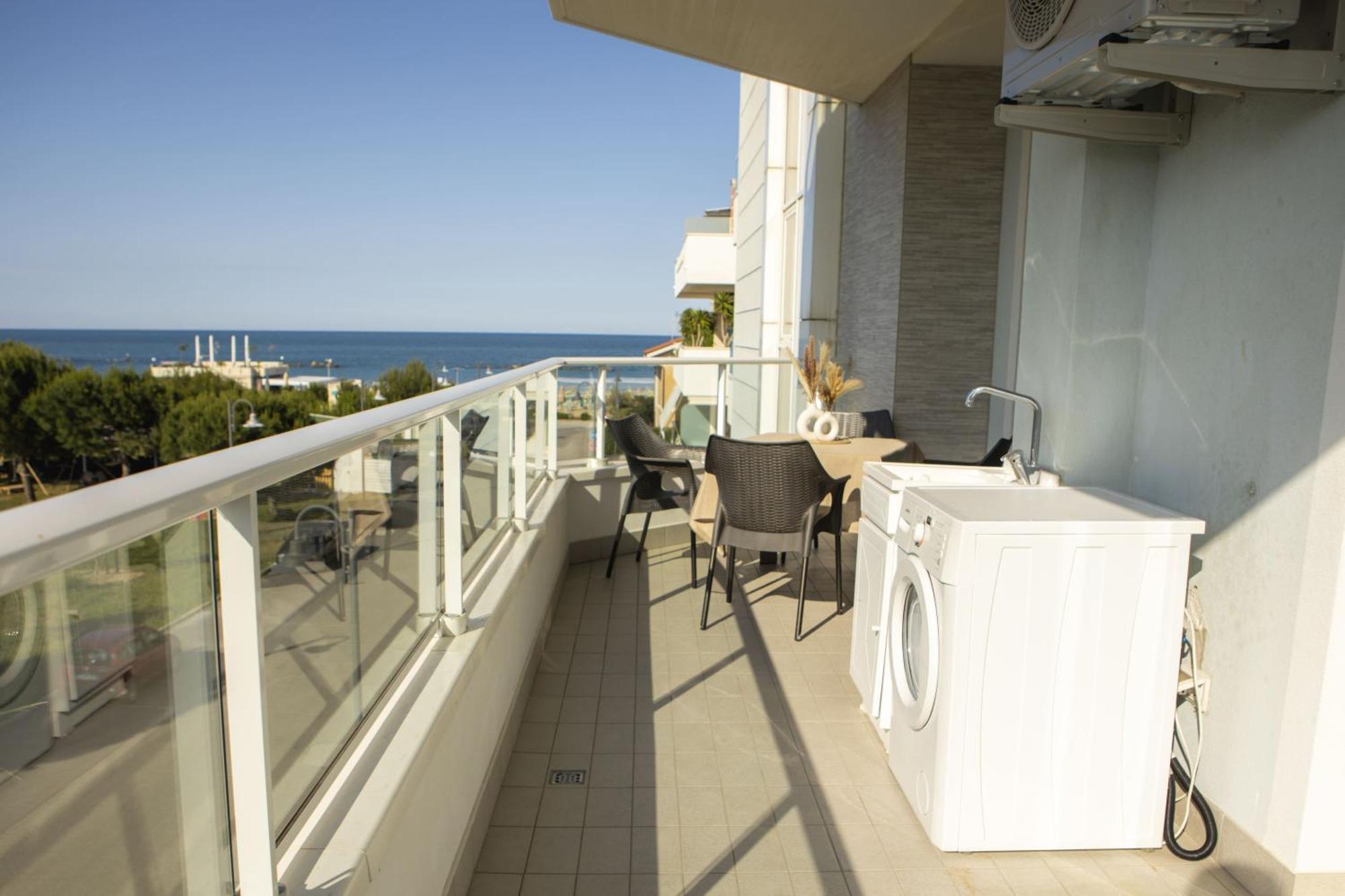 Residenze Roscioli Aparthotel Roseto Degli Abruzzi Exteriör bild