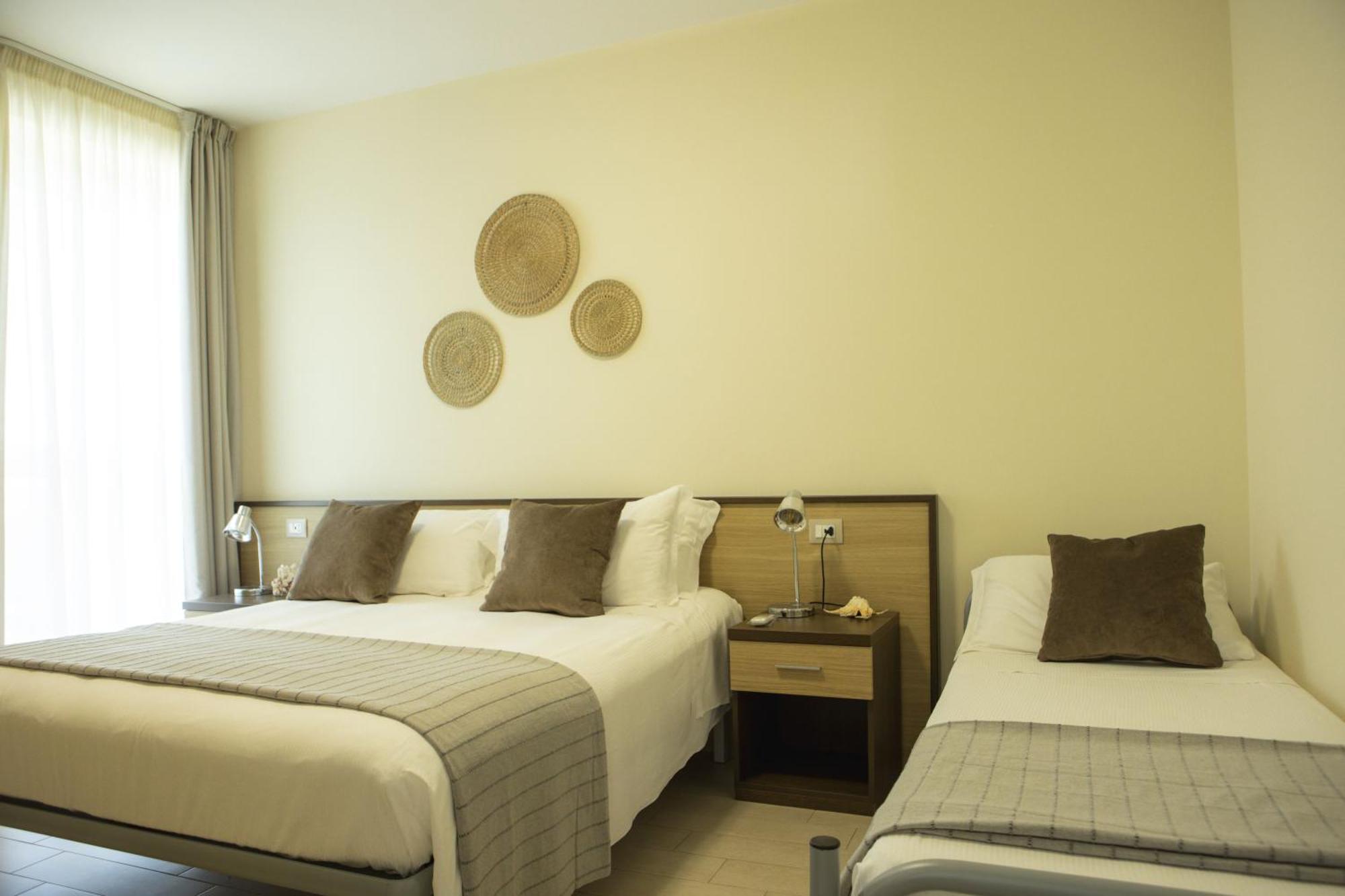 Residenze Roscioli Aparthotel Roseto Degli Abruzzi Exteriör bild